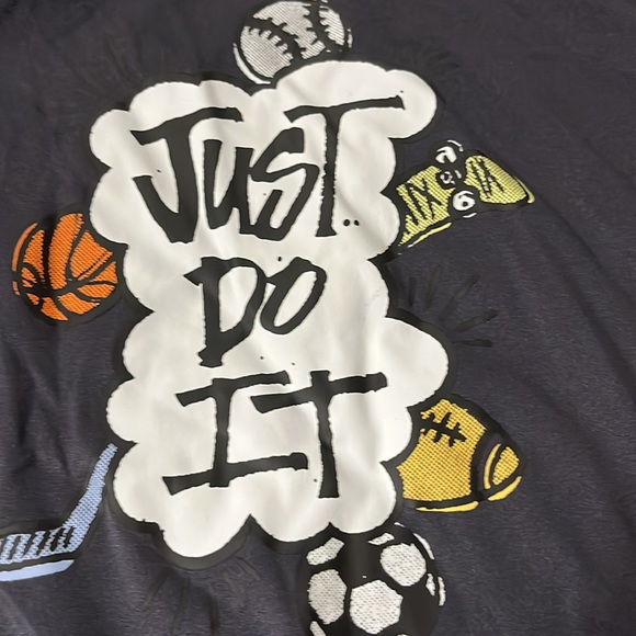 Nike - Picture 2 of 4